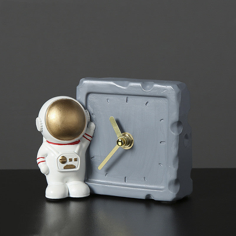 Astronaut creative children''s room bookcase desktop astronaut clock Trinket boy''s bedroom bedside decoration